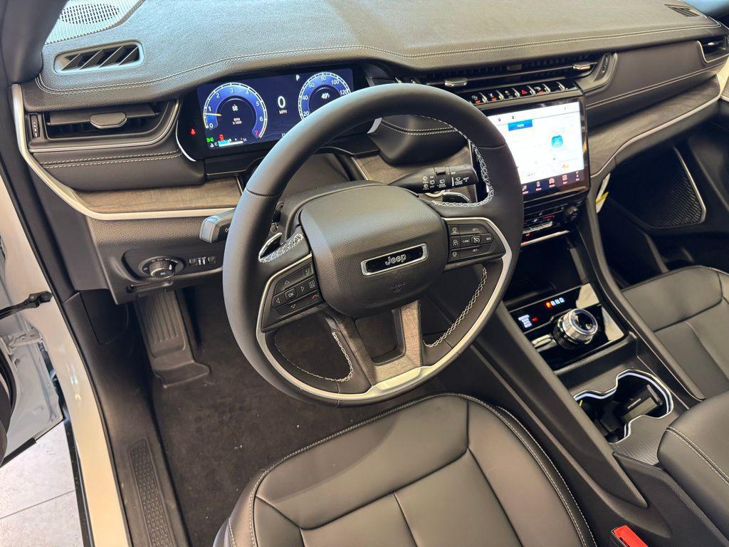 new 2025 Jeep Grand Cherokee car, priced at $43,882
