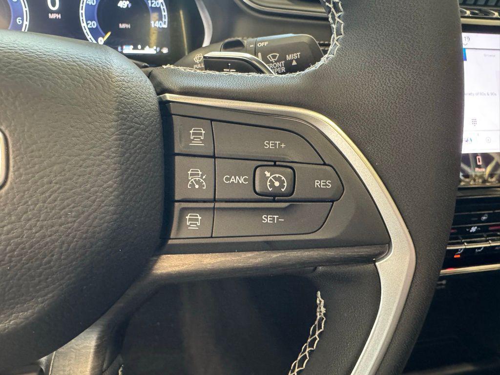 new 2025 Jeep Grand Cherokee car, priced at $43,882