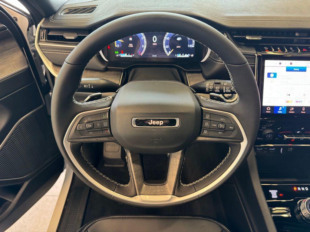 new 2025 Jeep Grand Cherokee car, priced at $43,882