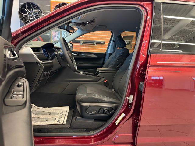 used 2023 Jeep Grand Cherokee car, priced at $25,399