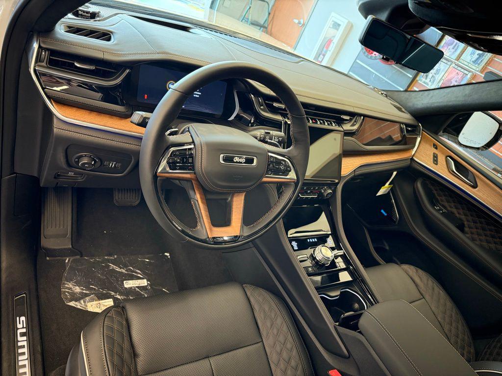 new 2025 Jeep Grand Cherokee car, priced at $63,111