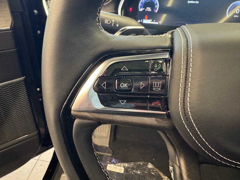 new 2025 Jeep Grand Cherokee car, priced at $58,983