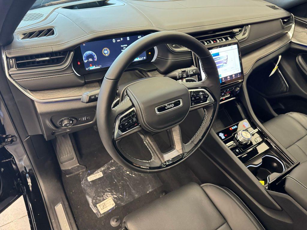 new 2025 Jeep Grand Cherokee car, priced at $58,983