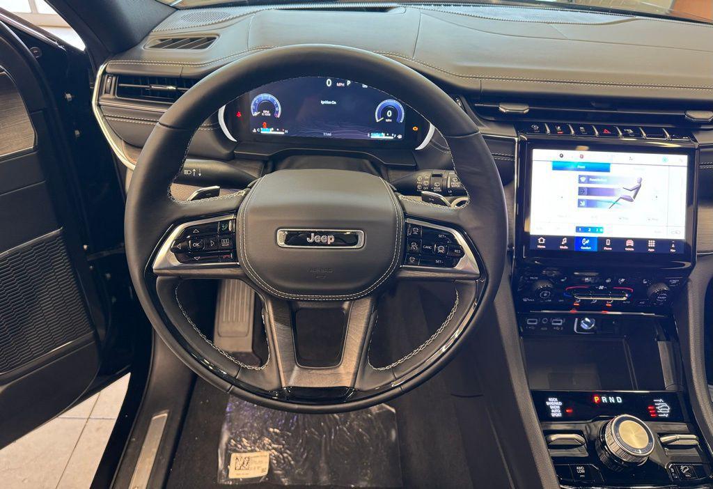 new 2025 Jeep Grand Cherokee car, priced at $58,983
