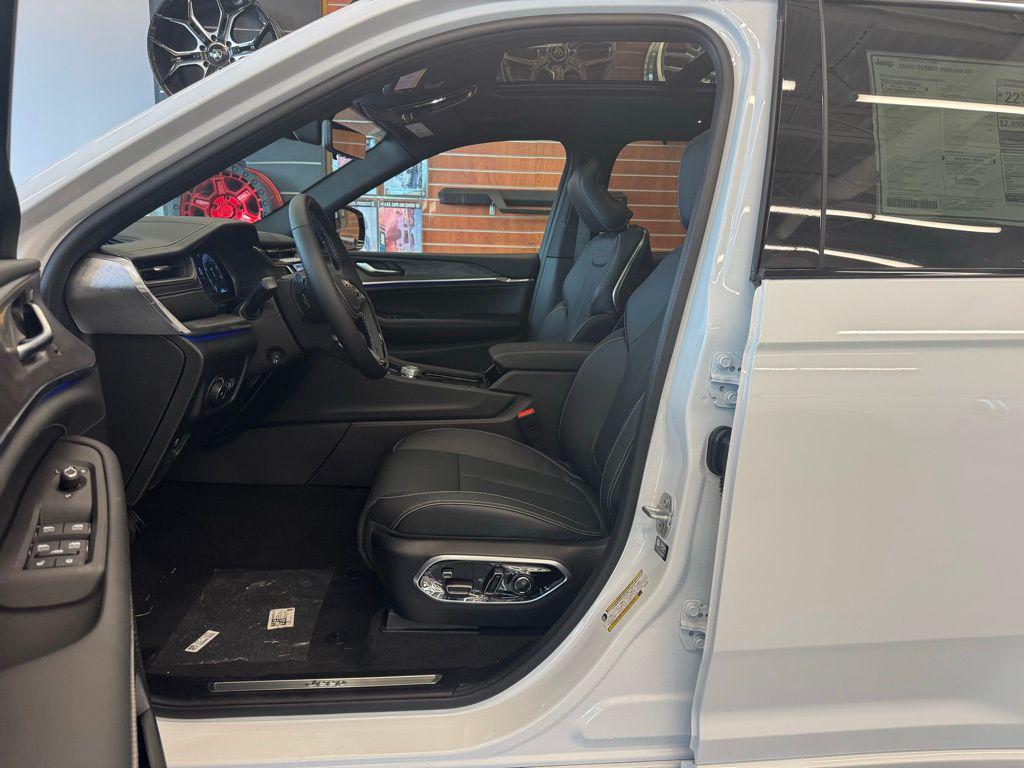 new 2025 Jeep Grand Cherokee car, priced at $57,965