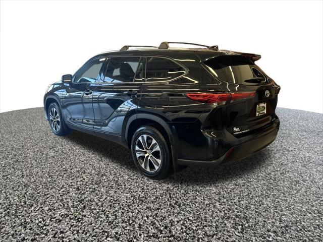 used 2021 Toyota Highlander car, priced at $31,297