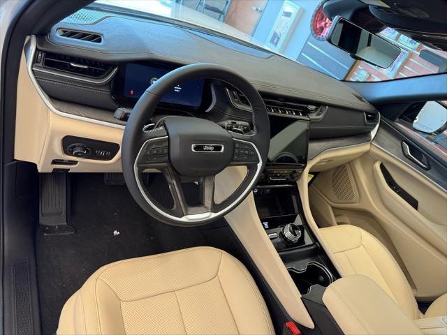 new 2025 Jeep Grand Cherokee car, priced at $45,335