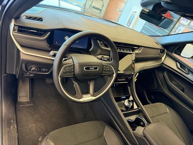 new 2025 Jeep Grand Cherokee car, priced at $45,850