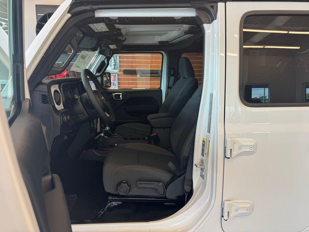 new 2025 Jeep Gladiator car, priced at $45,542