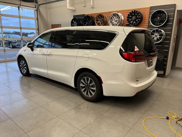 used 2023 Chrysler Pacifica Hybrid car, priced at $25,997