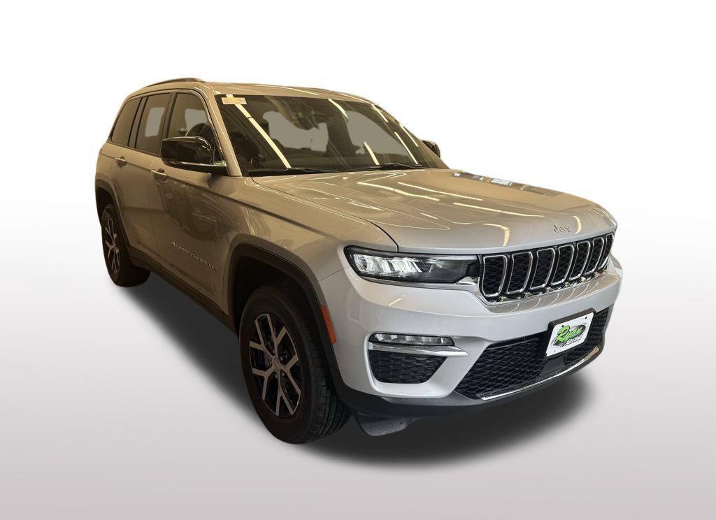 new 2025 Jeep Grand Cherokee car, priced at $45,270
