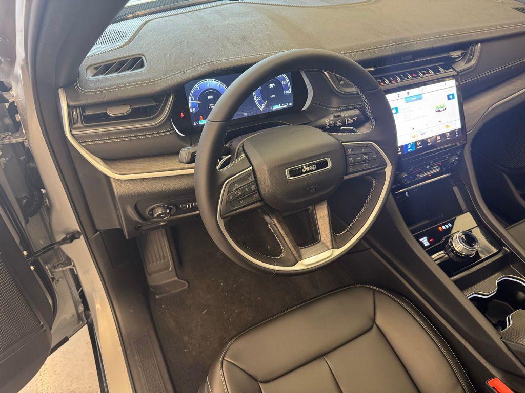 new 2025 Jeep Grand Cherokee car, priced at $45,270