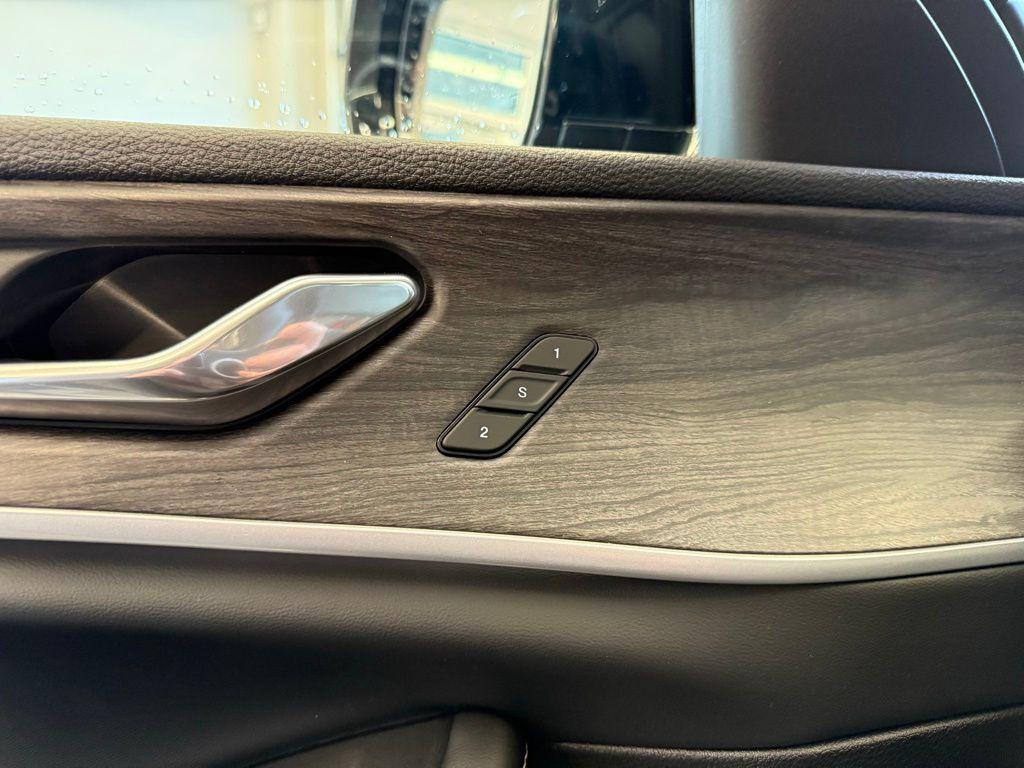 new 2025 Jeep Grand Cherokee car, priced at $50,472