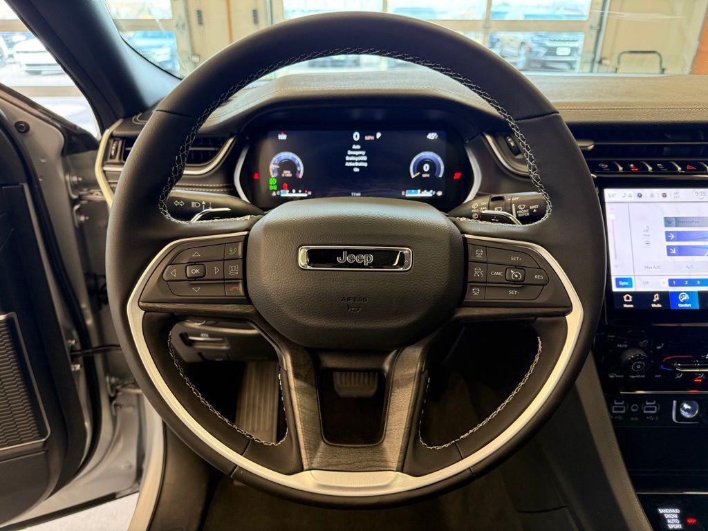 new 2025 Jeep Grand Cherokee car, priced at $50,472