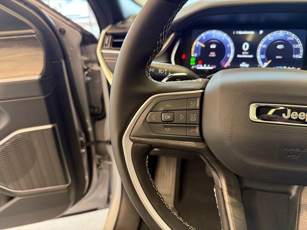 new 2025 Jeep Grand Cherokee car, priced at $50,472