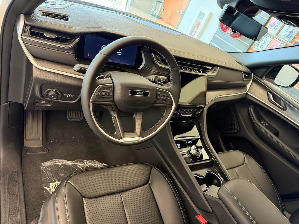 new 2025 Jeep Grand Cherokee car, priced at $50,168