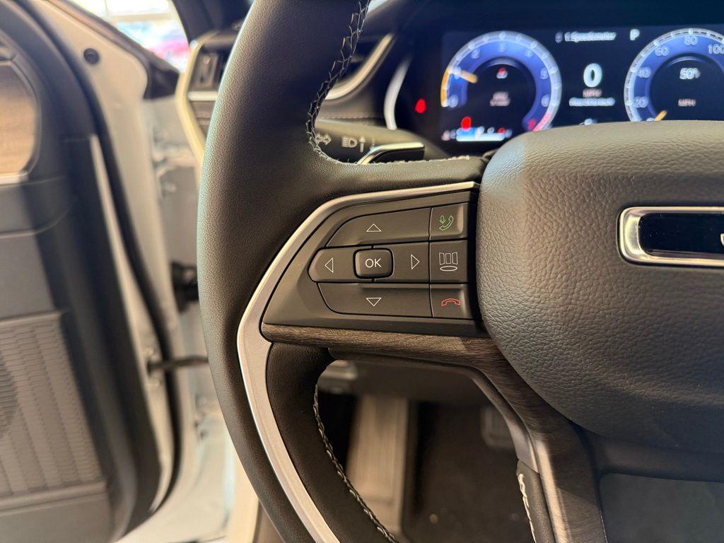 new 2025 Jeep Grand Cherokee car, priced at $50,168