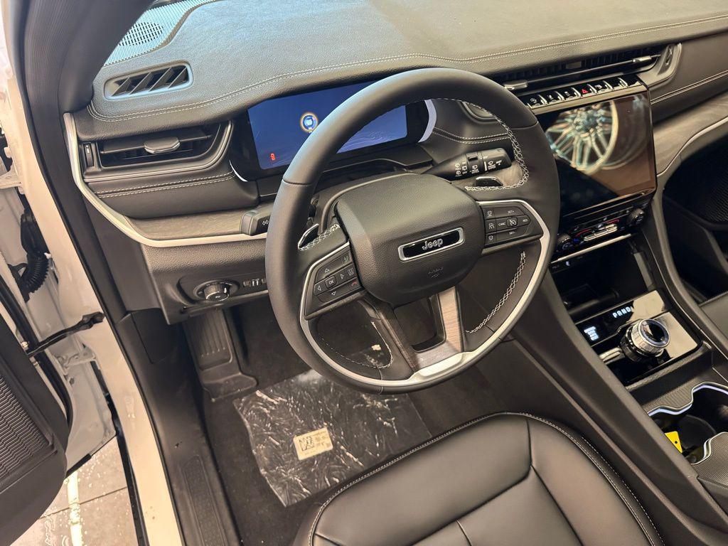 new 2025 Jeep Grand Cherokee car, priced at $49,918