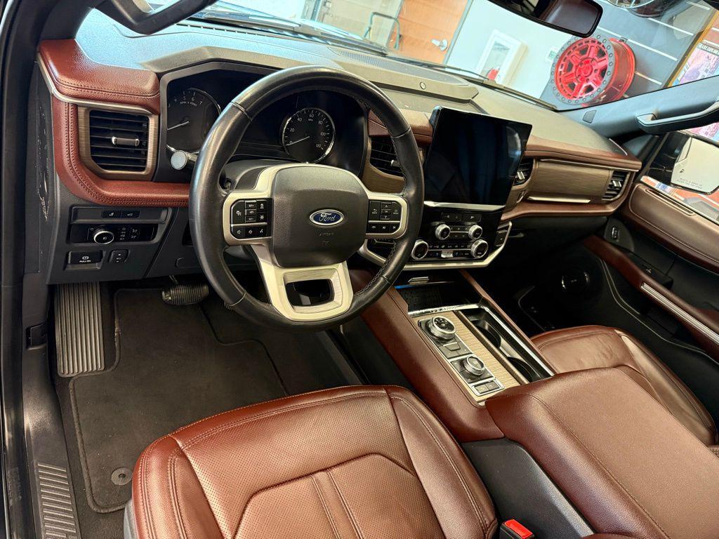 used 2024 Ford Expedition car, priced at $49,299