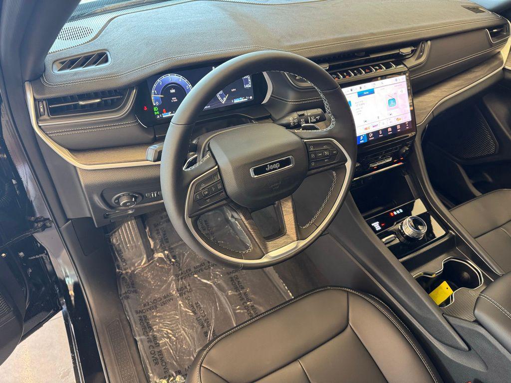 new 2025 Jeep Grand Cherokee car, priced at $44,077