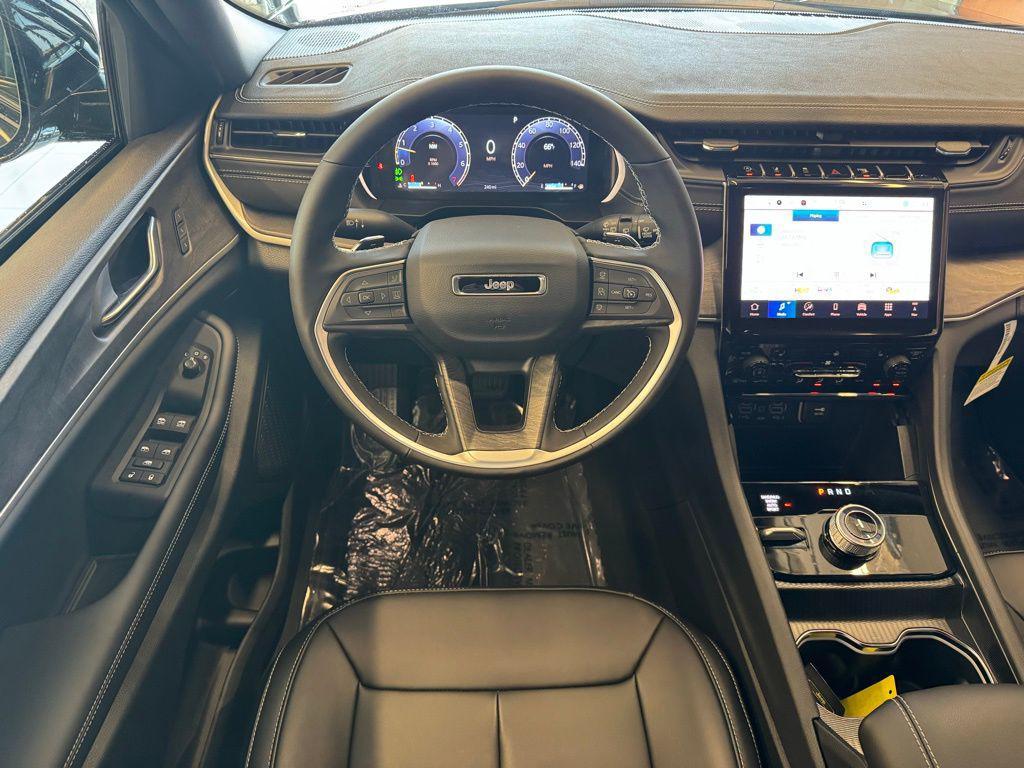 new 2025 Jeep Grand Cherokee car, priced at $44,077