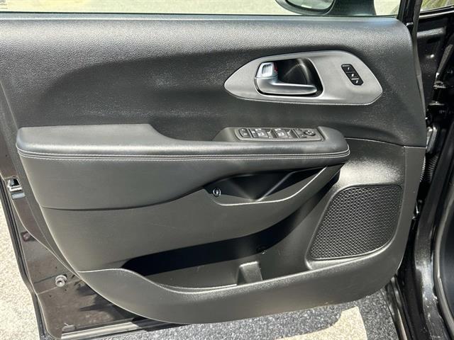 used 2023 Chrysler Pacifica Hybrid car, priced at $29,997