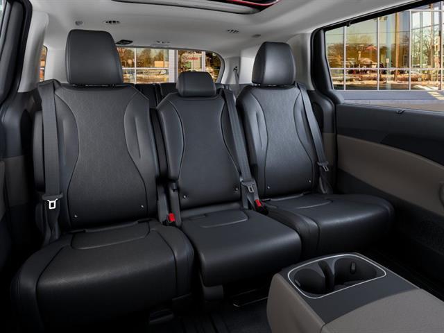 new 2025 Kia Carnival Hybrid car, priced at $48,821