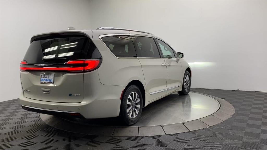 used 2021 Chrysler Pacifica Hybrid car, priced at $35,997