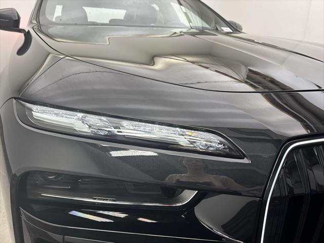 new 2025 BMW 760 car, priced at $131,175