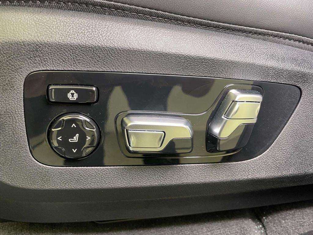 new 2026 BMW X7 car, priced at $123,925