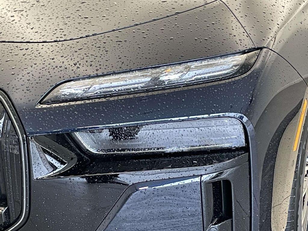 new 2025 BMW 760 car, priced at $137,270