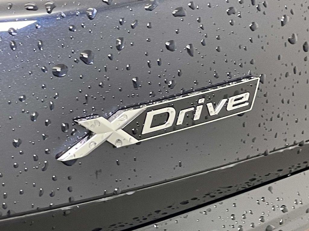 new 2025 BMW 760 car, priced at $137,270