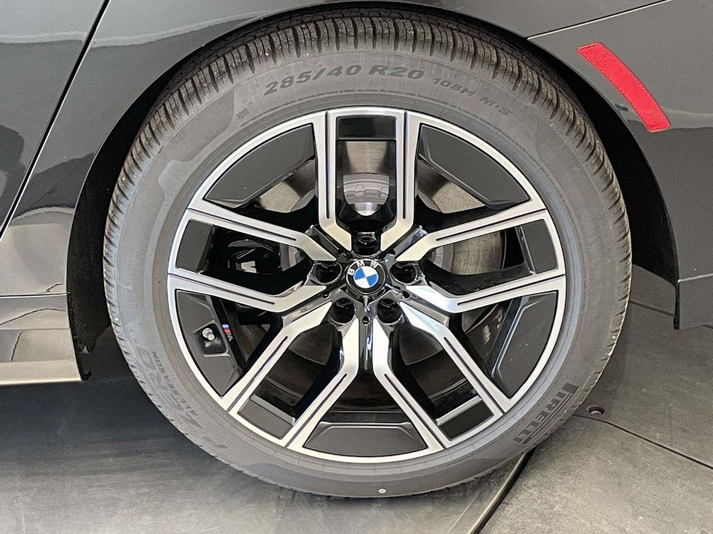new 2025 BMW 760 car, priced at $127,925