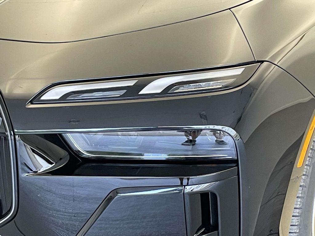 new 2025 BMW 760 car, priced at $127,925