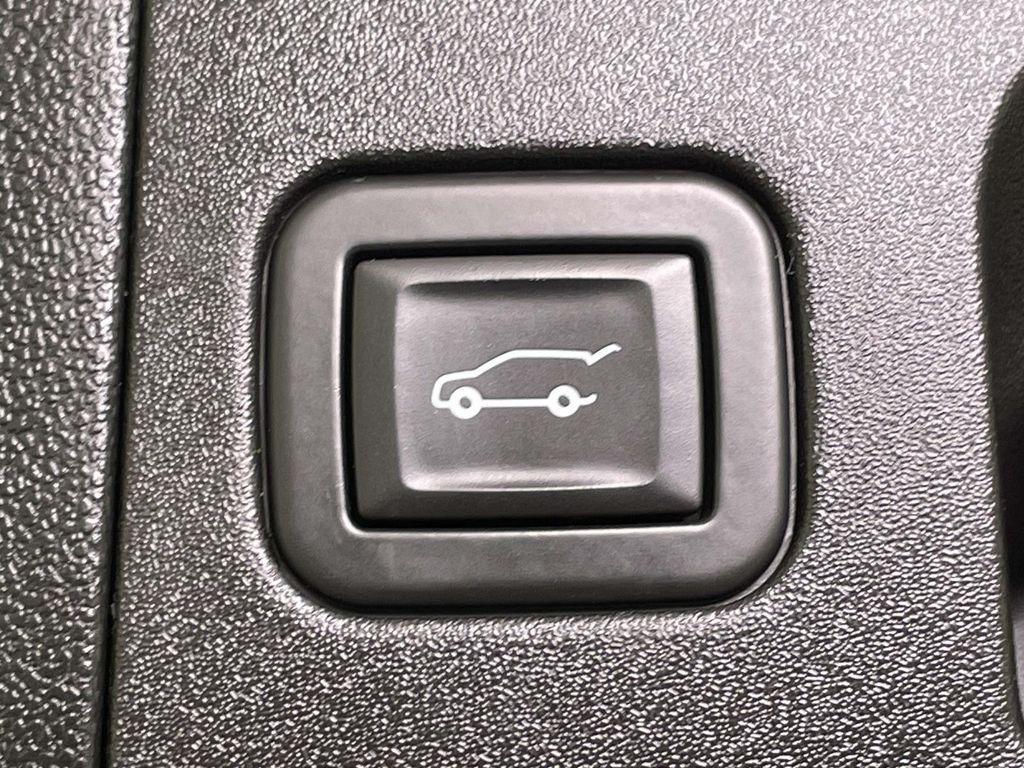 used 2021 Cadillac XT5 car, priced at $22,000