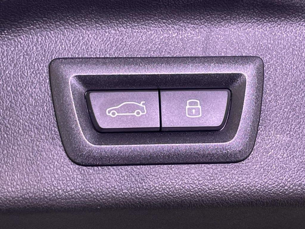 new 2026 BMW X7 car, priced at $100,175