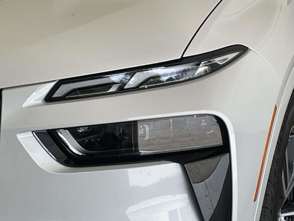 new 2026 BMW X7 car, priced at $100,175