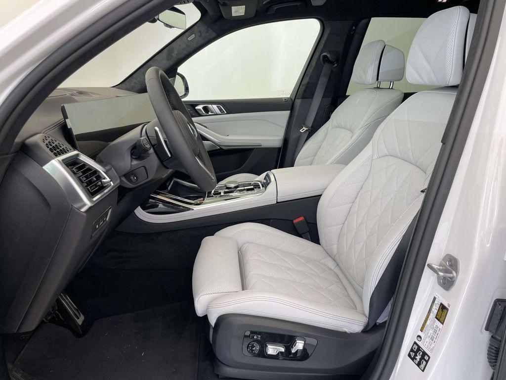 new 2026 BMW X7 car, priced at $100,175
