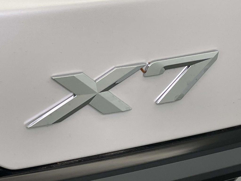 new 2026 BMW X7 car, priced at $100,175