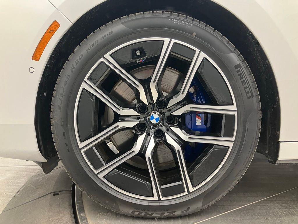 new 2025 BMW 760 car, priced at $133,315