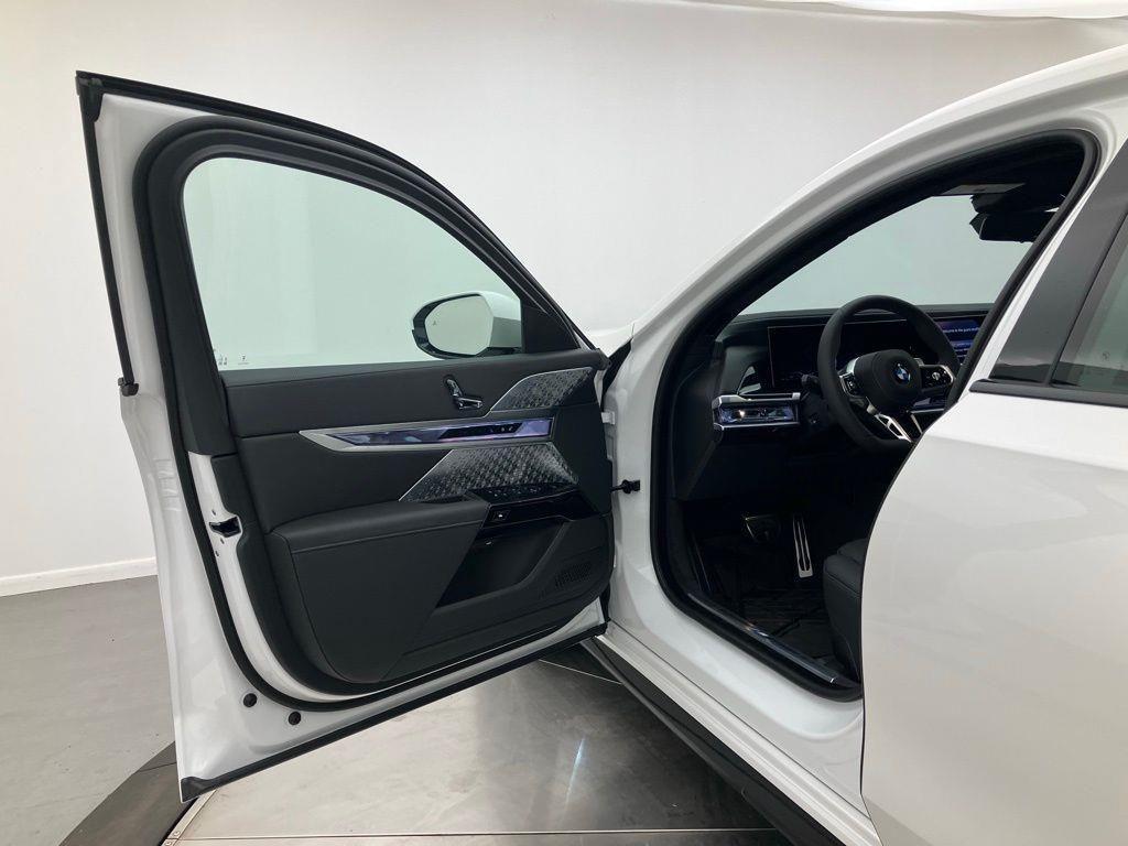new 2025 BMW 760 car, priced at $133,315