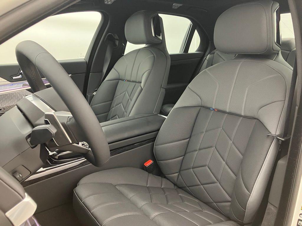 new 2025 BMW 760 car, priced at $133,315