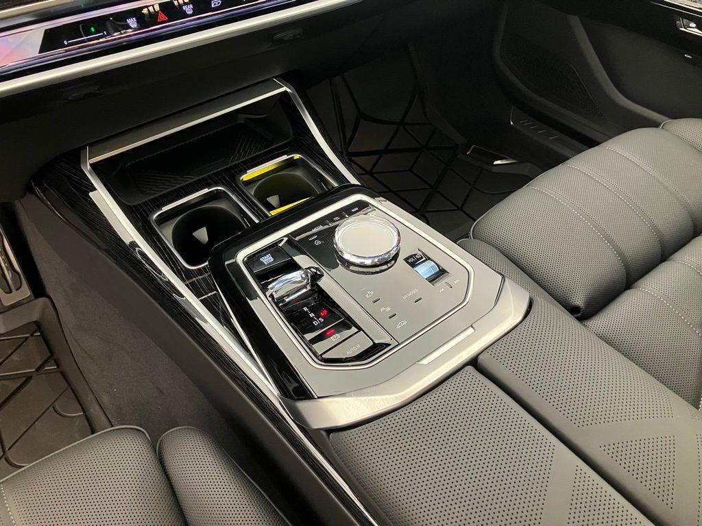 new 2025 BMW 760 car, priced at $133,315