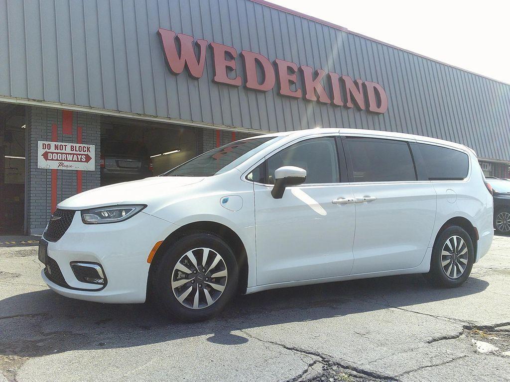 used 2023 Chrysler Pacifica Hybrid car, priced at $28,800