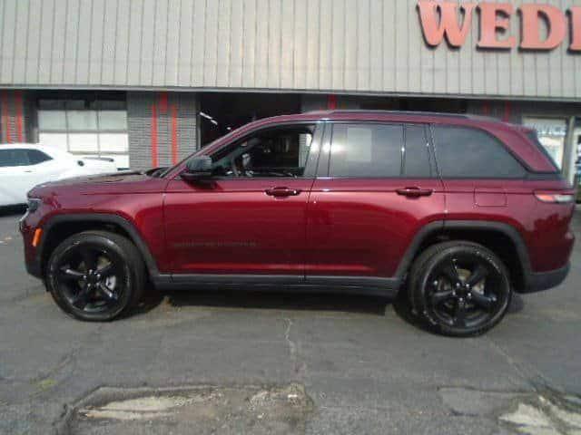 used 2023 Jeep Grand Cherokee car, priced at $33,995