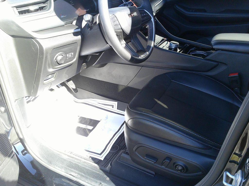 used 2023 Jeep Grand Cherokee car, priced at $32,995