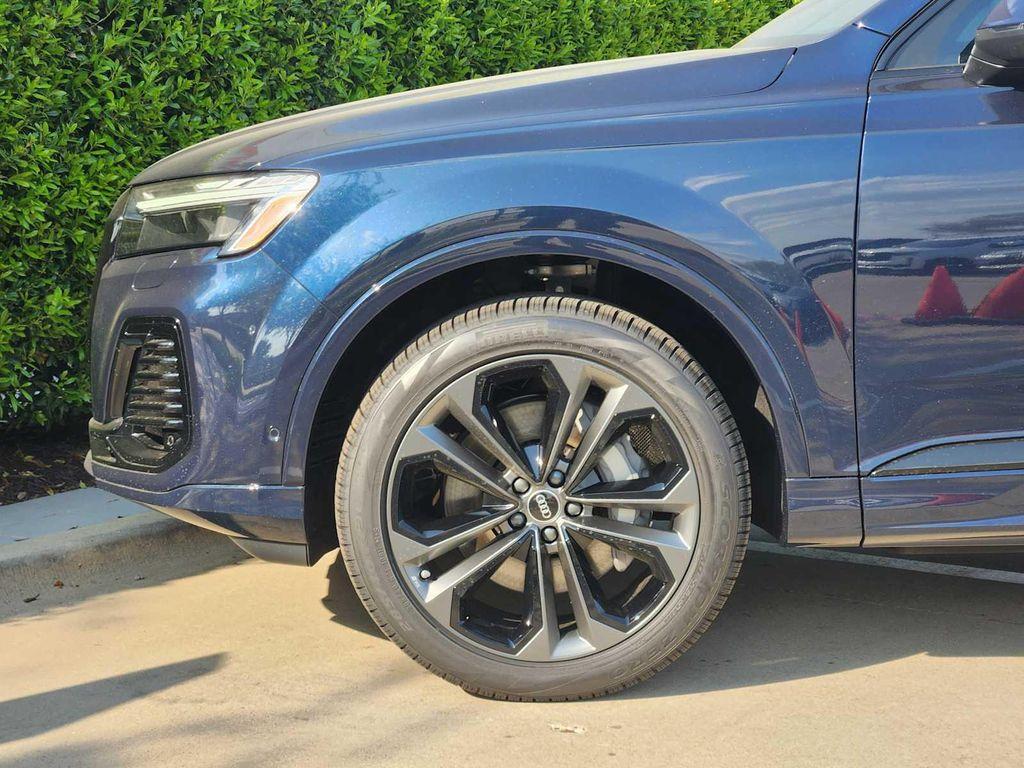 new 2025 Audi Q7 car, priced at $77,750