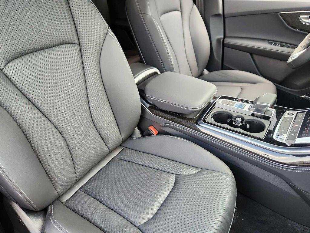 new 2025 Audi Q7 car, priced at $77,750