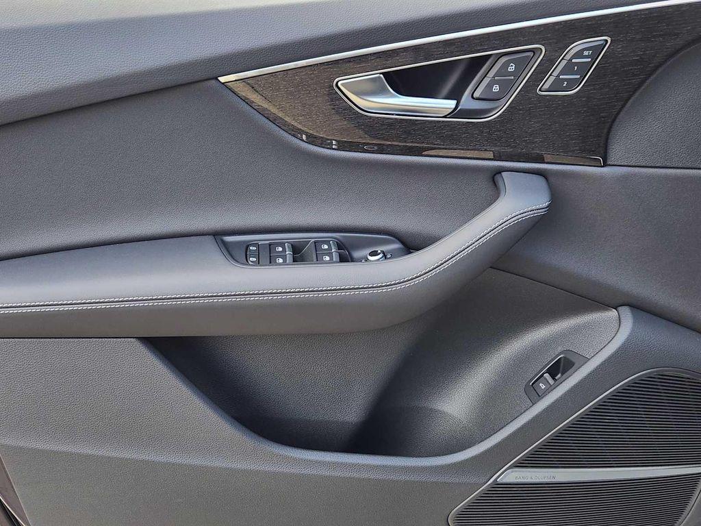 new 2025 Audi Q7 car, priced at $77,750