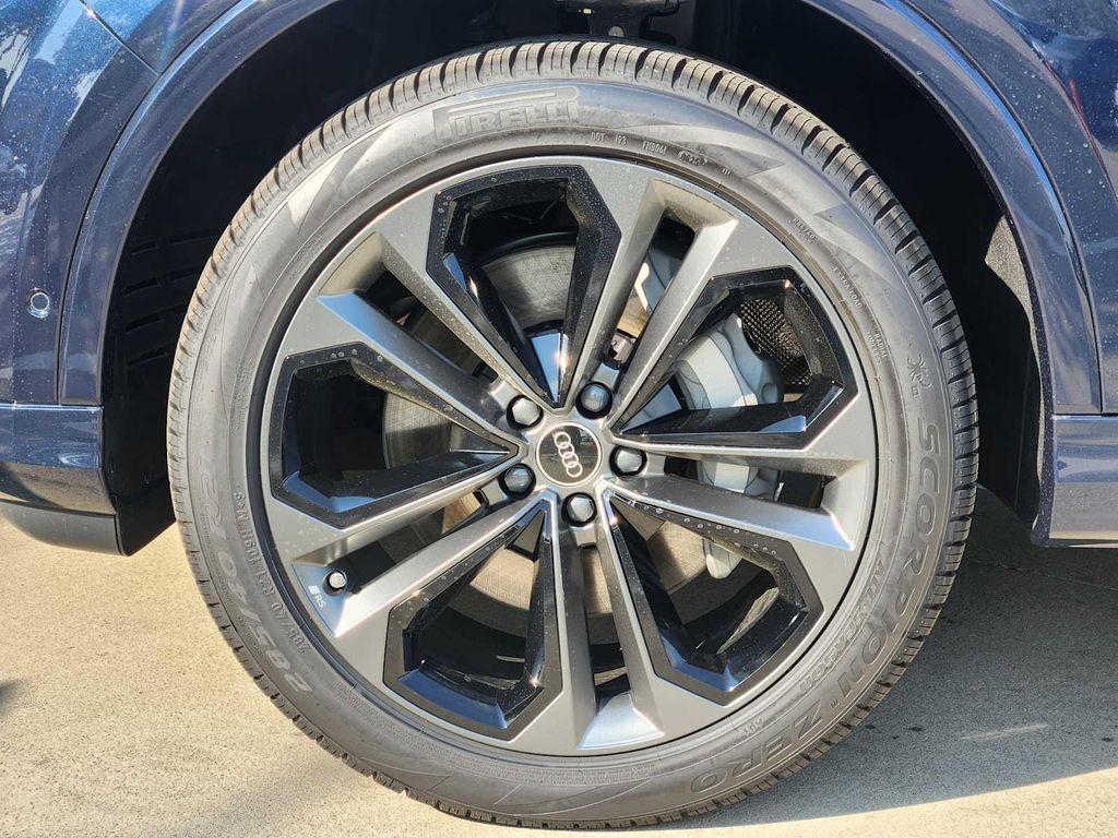 new 2025 Audi Q7 car, priced at $77,750